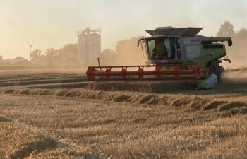 Landmaschine auf dem Feld