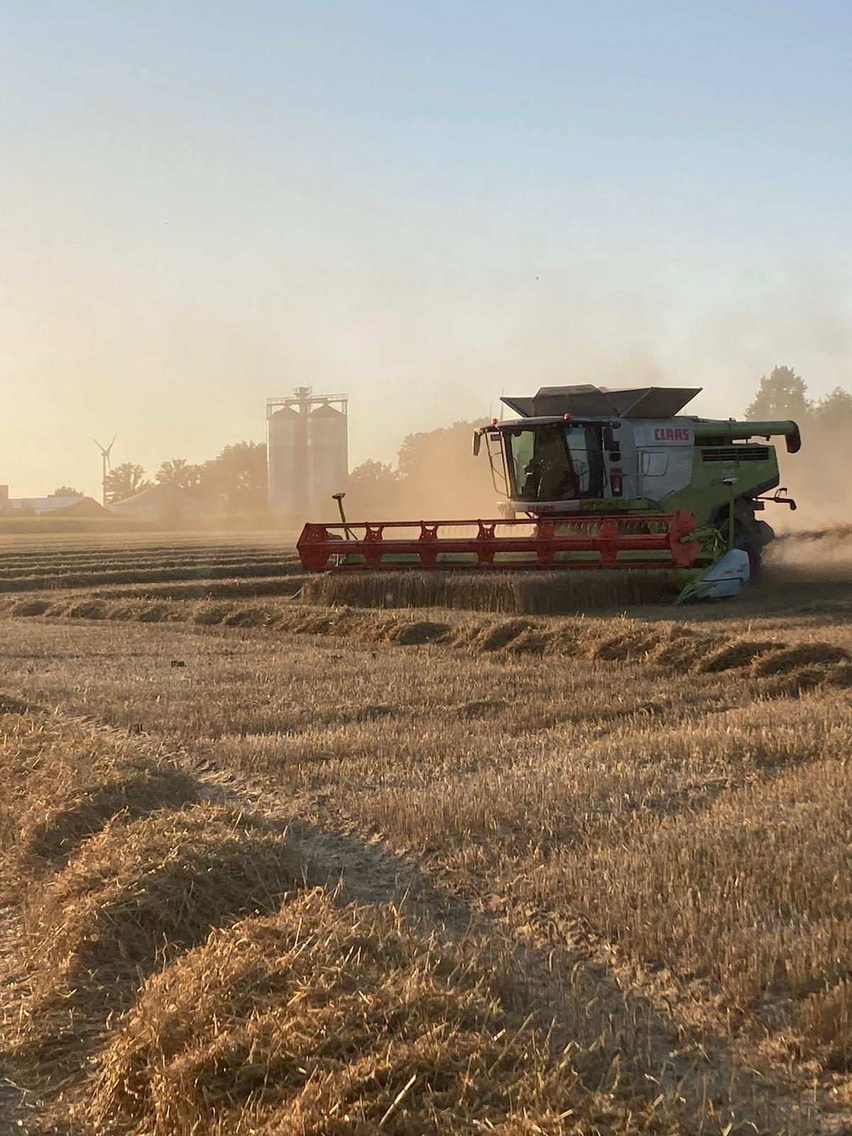 Landmaschine auf dem Feld